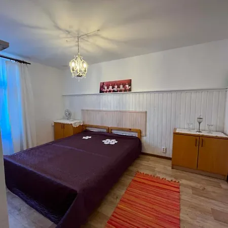 Kesklinna Retrohoov * Pärnu