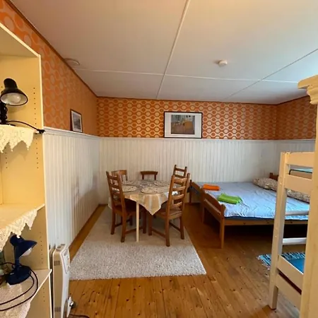 Kesklinna Retrohoov * Pärnu